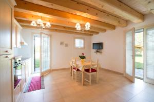 a kitchen and dining room with a table and chairs at Agriturismo Ae Cavane in Codevigo