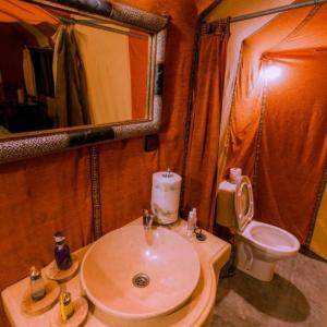 Koupelna v ubytování Merzouga Spectacular Luxury Camp