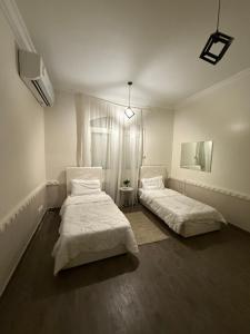 Katil atau katil-katil dalam bilik di درة العروس