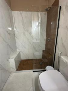Un baño de Downtown Room