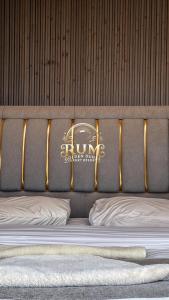 Postel nebo postele na pokoji v ubytování RUM GOLDEN DUNE lUXURY RESORT