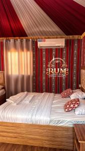 Postel nebo postele na pokoji v ubytování RUM GOLDEN DUNE lUXURY RESORT
