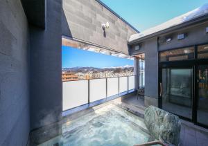 Bazén v ubytování Hotel and Spa Gift TAKAYAMA nebo v jeho okolí