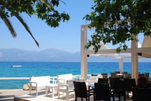 En restaurant eller et spisested på Hotel Kanelli Beach