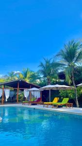 Bazén v ubytování Parti Gras Hotel & Villas en Playa Potrero nebo v jeho okolí