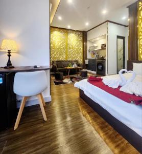 Postel nebo postele na pokoji v ubytování HA Hotel & Apartment