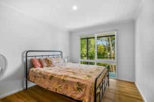 a bedroom with a bed and a window at The Deck House - Anglesea in Anglesea +13 photos