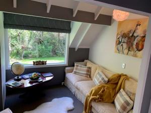 Khu vực ghế ngồi tại Private Guest Wing - Durie Vale Lodge