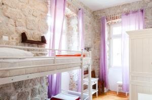 Ванная комната в Old Town Hostel +37 фотографий
