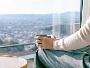 Nespecifikovaný výhled na hory nebo výhled na hory při pohledu z hotelu