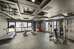 Fitness centrum a/nebo fitness zařízení v ubytování The Code Hotel & Spa Da Nang