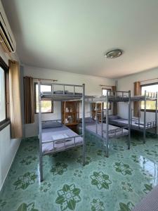 En eller flere senge i et værelse på Lanta Corsica Hostel