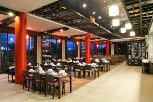 Avani Khon Kaen Hotel & Convention Centre餐厅或其他用餐的地方