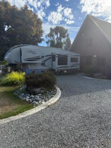 Φωτογραφία από το άλμπουμ του Outpost RV Accomodation Fiordland σε Te Anau