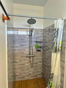 Ένα μπάνιο στο Studio Tropical - climatisé - vue mer et montagnes - canoes et paddle offerts ! Teahupo'o Lodge Tahiti