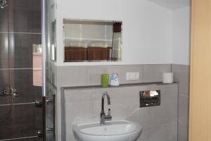 A bathroom at Haus Huber