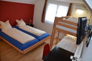Postel nebo postele na pokoji v ubytování Hirschen Backpacker-Hotel & Pub