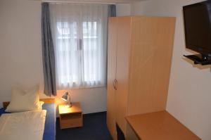 Postel nebo postele na pokoji v ubytování Hirschen Backpacker-Hotel & Pub