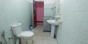 a bathroom with a toilet and a sink at Vista villa in Panama