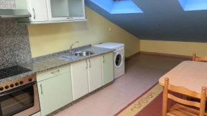 Kuchyňa alebo kuchynka v ubytovaní Apartamento Ático Select Real Caldas de Reis