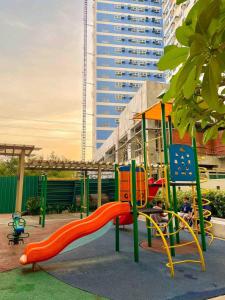 Herní místnost nebo prostor pro děti v ubytování Budget-friendly Condo Near Bgc, Venice #rt34008