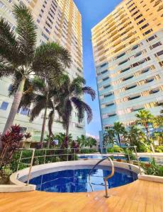 Bazén v ubytování Budget-friendly Condo Near Bgc, Venice #rt34008 nebo v jeho okolí