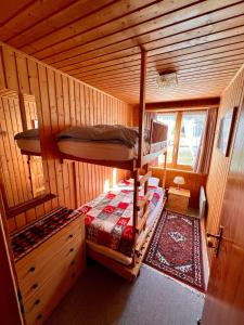 Postel nebo postele na pokoji v ubytování Chalet in Vals