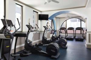 Fitness centrum a/nebo fitness zařízení v ubytování The Driskill