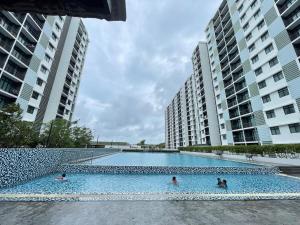 Πισίνα στο ή κοντά στο Desaru Apartment with Swimming pool By Ucome Homestay