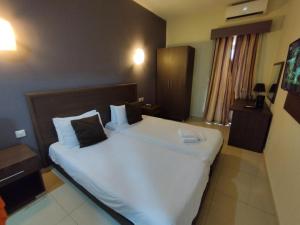 The Windsor Hotel客房内的一张或多张床位