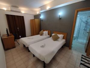 The Windsor Hotel客房内的一张或多张床位