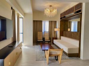Postel nebo postele na pokoji v ubytování Elijah Hotel