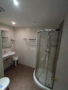 The Windsor Hotel的一间浴室