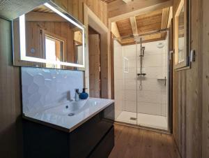 Łazienka w obiekcie Chalet l'Appel de la Forêt