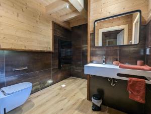 Łazienka w obiekcie Chalet l'Appel de la Forêt