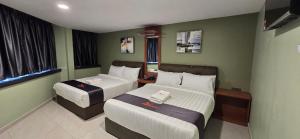 Postel nebo postele na pokoji v ubytování Enrich Hotel Semenyih by uBook