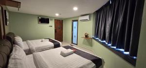 Postel nebo postele na pokoji v ubytování Enrich Hotel Semenyih by uBook