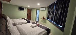 Postel nebo postele na pokoji v ubytování Enrich Hotel Semenyih by uBook