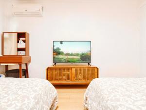 a room with two beds and a flat screen tv at HeiStay-30sec from Hongdae SubwayStop-Elevator in Seoul