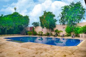 Πισίνα στο ή κοντά στο Club Mahindra Bharatpur