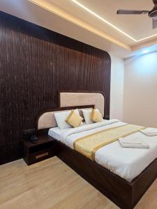 Ένα ή περισσότερα κρεβάτια σε δωμάτιο στο Shyam Palace Inn +27 φωτογραφίες