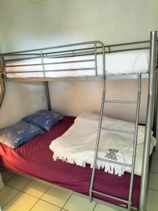 En eller flere senge i et værelse på F2 en front de mer à narbonne plage