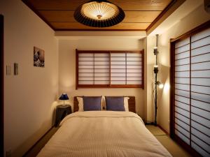 Postel nebo postele na pokoji v ubytování Ukiyoe House 3BR 75m2 with 60m2 deck Sauna