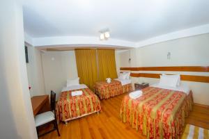 A bed or beds in a room at Hostal Los Andes