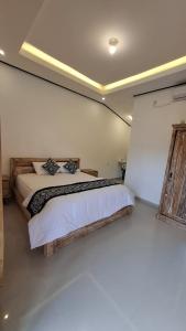 Postel nebo postele na pokoji v ubytování Raditya Homestay