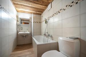 Koupelna v ubytování Hôtel Le Grand Chalet