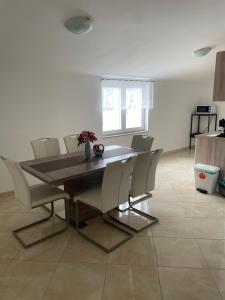 Kuchyňa alebo kuchynka v ubytovaní Apartmani Krišto 2 Zadar