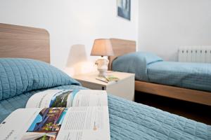 En eller flere senge i et værelse på VILLA VALESANA - Regarda Travel