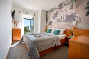 Newly renovated Hotel Kastil客房内的一张或多张床位
