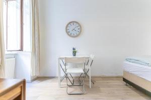 Łóżko lub łóżka w pokoju w obiekcie Chic Apartment- Suitable for Longstays near Matzleinsforferplatz